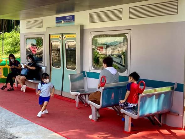 大埔驚現港鐵車卡外型避雨亭！1:1還原退役「烏蠅頭」成隱世打卡位 網民：上次等左好耐都唔開車