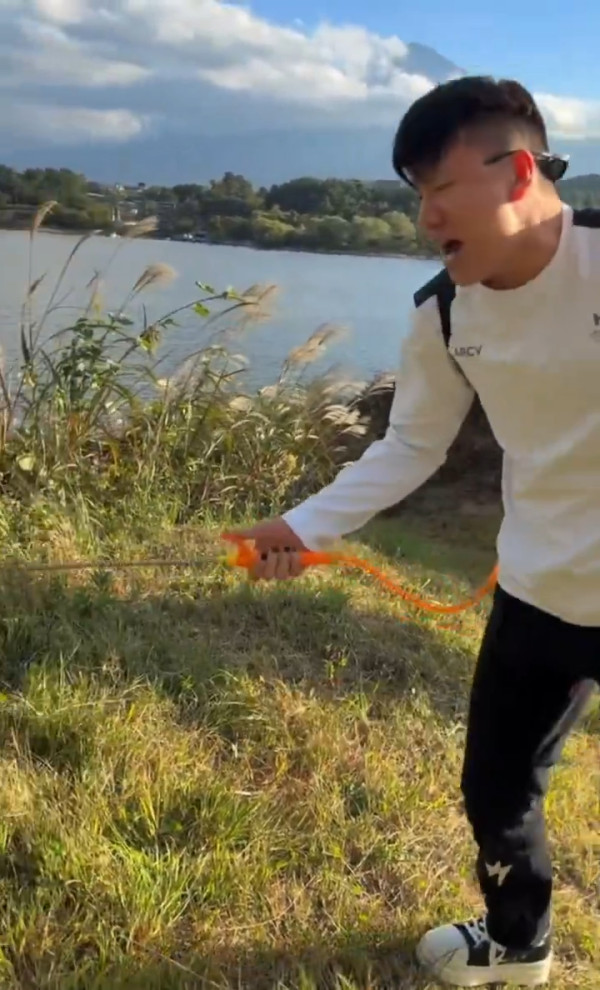 有片!內地網紅疑於富士山河口湖噴灑不明液體 網民怒轟行為離譜籲通報日方