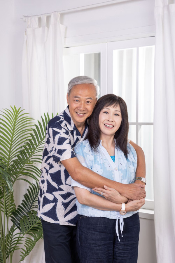 陈荣峻吴香伦谱黄昏恋笑谈“家暴” 陪爱妻抗夺命皮肌炎感“健康无价”