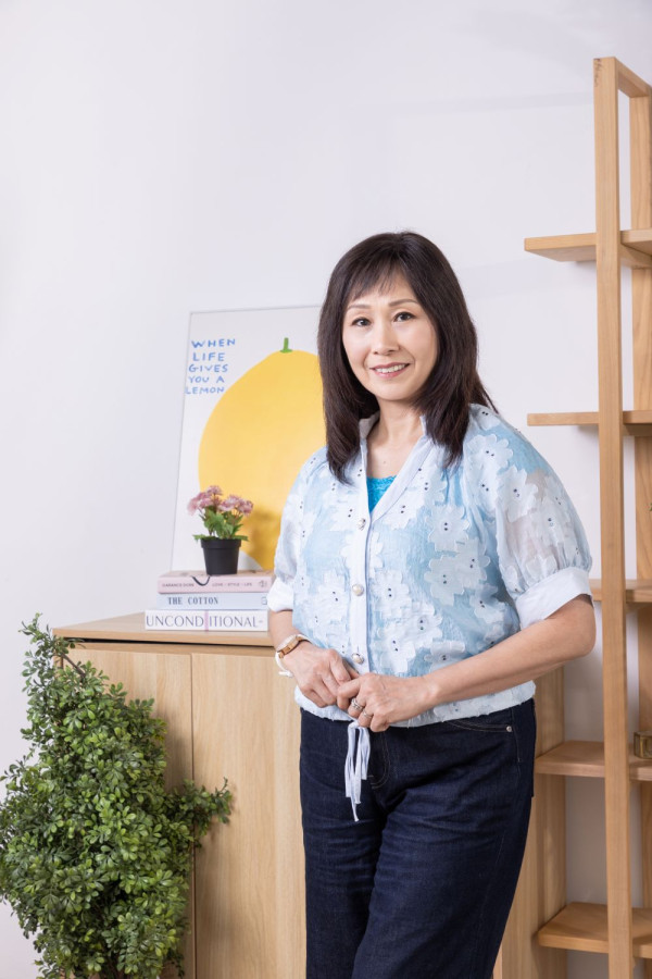 陈荣峻吴香伦谱黄昏恋笑谈“家暴” 陪爱妻抗夺命皮肌炎感“健康无价”