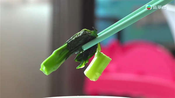 旺角大廈爆管致食水污染！刷牙煮菜驚覺變鹹原來係糞水！專家現場驗水後住戶當場崩潰