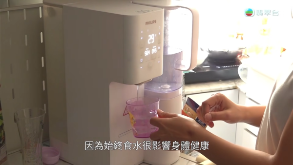 旺角大廈爆管致食水污染！刷牙煮菜驚覺變鹹原來係糞水！專家現場驗水後住戶當場崩潰