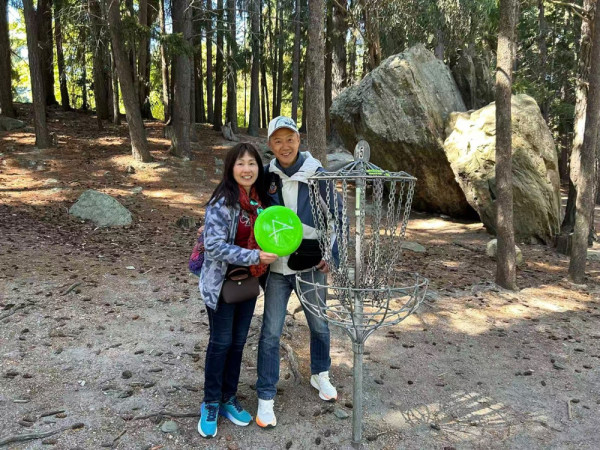 陈荣峻吴香伦谱黄昏恋笑谈“家暴” 陪爱妻抗夺命皮肌炎感“健康无价”