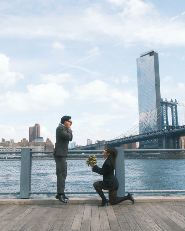 34歲前女藝人IG突然宣布結婚！甜晒紋身戒指首曝拍拖經過︰我在營火旁向他求婚