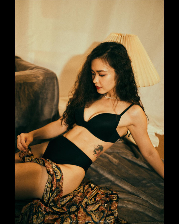 34歲前女藝人IG突然宣布結婚！甜晒紋身戒指首曝拍拖經過︰我在營火旁向他求婚