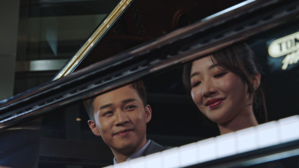 三代同糖｜容天佑吹“两长一短”哨子示爱何依婷！四手联弹《祝君好》浪漫玩转《十月初五的月光》