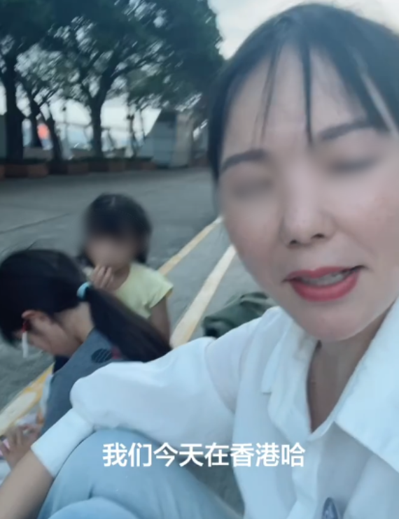 成都女遊港嫌限制多「太拘束」！怨冇得隨地吐痰亂過馬路 網民圍剿：幼稚園都有教