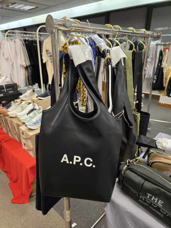 開倉優惠｜海港城名牌袋開倉$599起！Doughnut／MARC JACOBS／A.P.C. 真皮手袋、背囊特價