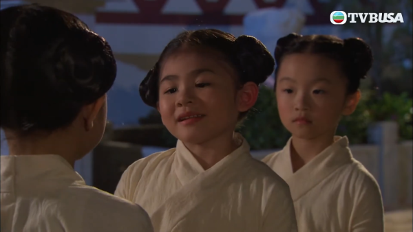 TVB昔日童星「小姚金鈴」梁暐昕23歲近照曝光！全頭金毛超破格180度大轉變似韓團偶像