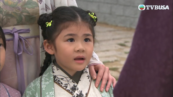 TVB昔日童星「小姚金鈴」梁暐昕23歲近照曝光！全頭金毛超破格180度大轉變似韓團偶像