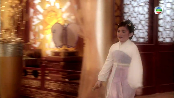 TVB昔日童星「小姚金鈴」梁暐昕23歲近照曝光！全頭金毛超破格180度大轉變似韓團偶像