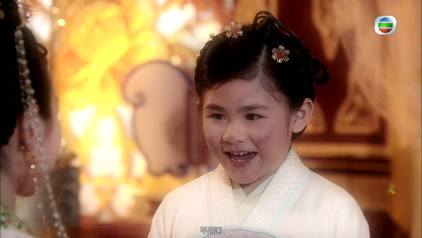 TVB昔日童星「小姚金鈴」梁暐昕23歲近照曝光！全頭金毛超破格180度大轉變似韓團偶像