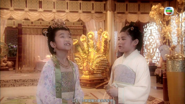 TVB昔日童星「小姚金鈴」梁暐昕23歲近照曝光！全頭金毛超破格180度大轉變似韓團偶像