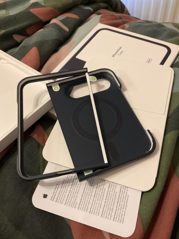 iPhone Duo 原廠手機殼唔單止貴！外媒狠批揭 2 大缺點　轉軸防護力令人堪憂？