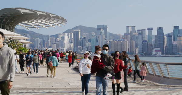 尖沙咀不夜城变死寂？网友忆逛街唱K去机铺 感叹现在得返半岛中心挤2蚊特惠站最旺