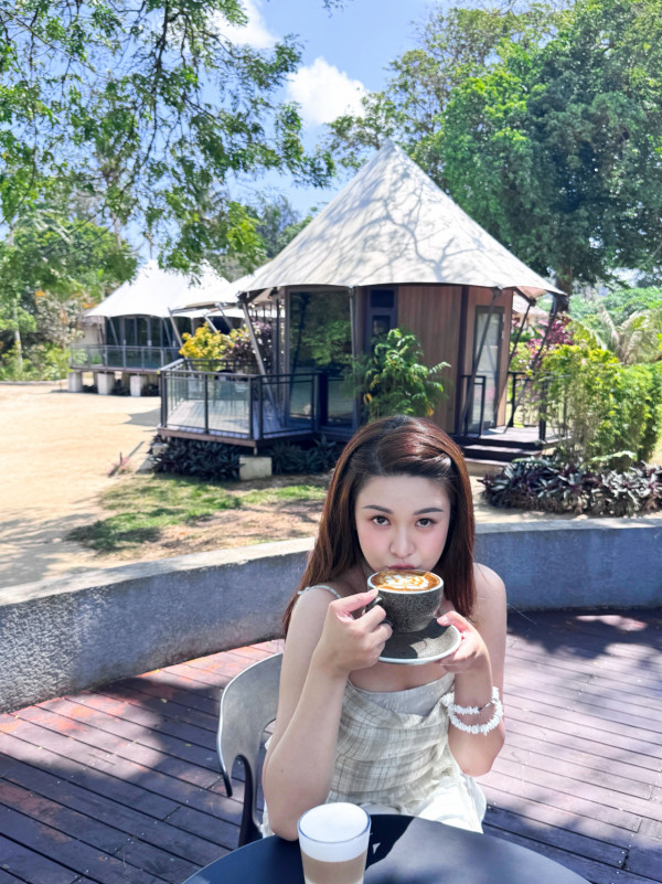 31岁前TVB力捧小花离巢后承认经济压力大！被指嘴尖罕有扯火反击：你两只眼看着