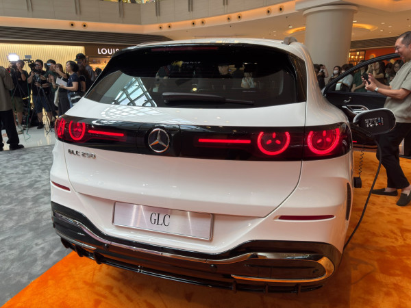【現場直擊】平治全新純電C-Class/GLC 250/GLC 400 4MATIC登場！車價 $749,000 起 劉俊謙現場分享試坐體驗