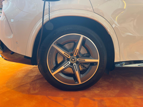 【現場直擊】平治全新純電C-Class/GLC 250/GLC 400 4MATIC登場！車價 $749,000 起 劉俊謙現場分享試坐體驗