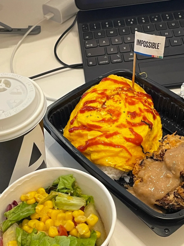香港蛋包飯推介2026｜盤點8間超人氣蛋包飯 ADO復古流心蛋/生原創瀑布滑蛋/大牌檔名物