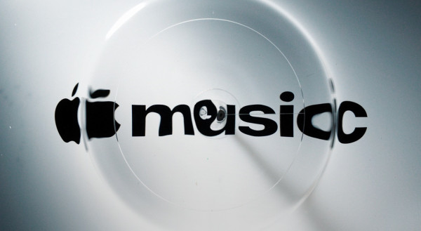 Apple Music新Logo用音樂「震」出嚟！Fred again..參與創作　聲音震動礦物油實拍Liquid Glass效果