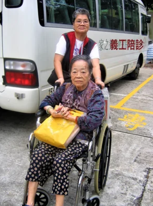 “长青乐同行”陪诊服务（图片来源：施永青基金有限公司）