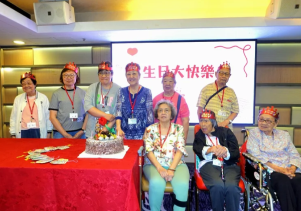 “长青乐同行”陪诊服务（图片来源：施永青基金有限公司）