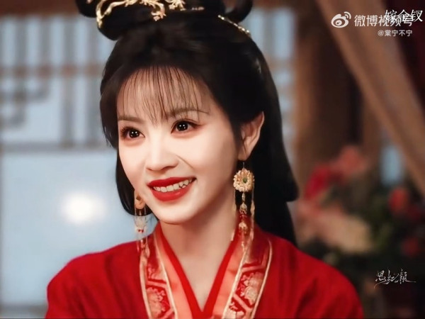 嫁金玉在线看剧情｜假千金君黛毒酒反噬！死魏守怀中一句“我好冷”大反转