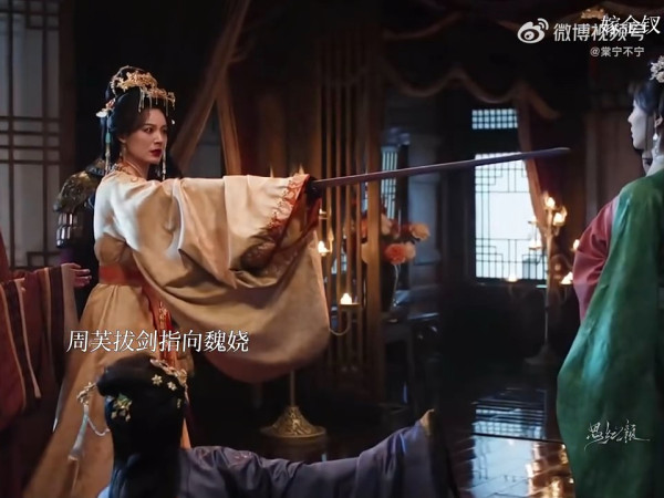 嫁金玉在线看剧情｜假千金君黛毒酒反噬！死魏守怀中一句“我好冷”大反转