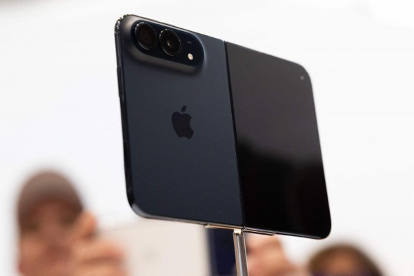 iPhone Duo 今日開賣已有下代爆料！傳 iPhone Duo 2 正測試「屏下 Face ID」　果粉即買定等二代好？