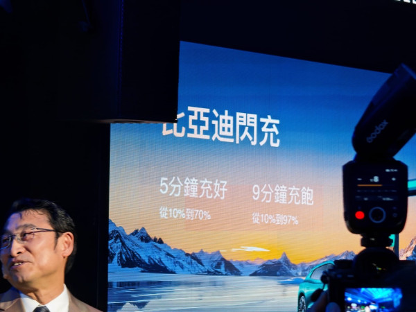 DENZA Z9GT香港登場$100萬有找！閃充5分鐘由10%至70%　2.7秒破百、近5.2米車身識蟹行