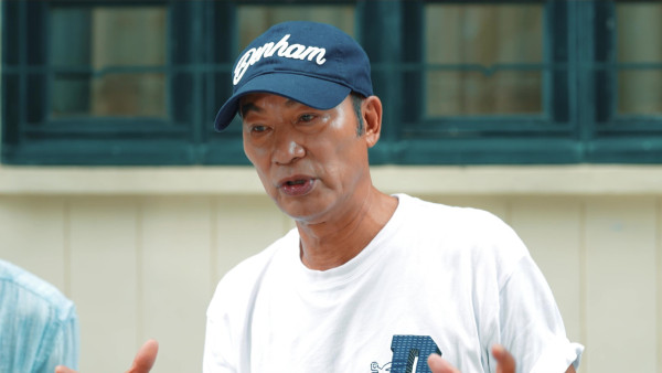 任达华重返岁月神偷永利街！忆60年代唐楼群饮茶 永利街水池巷捕捉满分光影