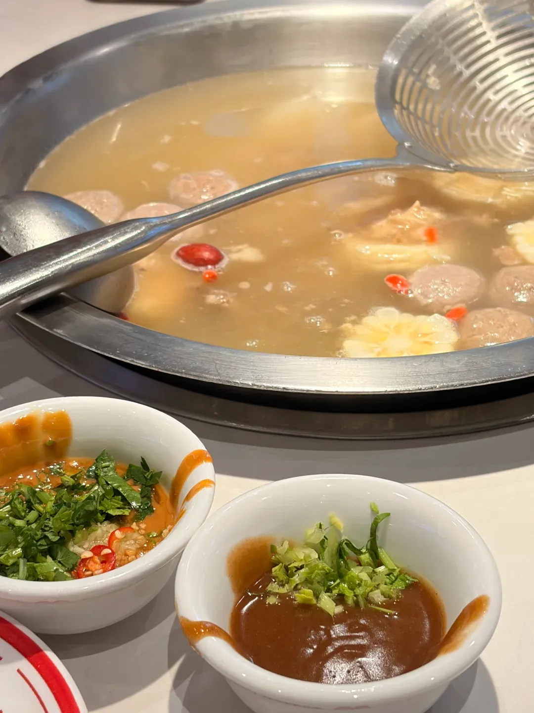 八合里潮汕鮮牛肉火鍋(圖片來源:小紅書@牛奶🥛布丁🍮) 廣州牛肉火鍋6間推介附地址交通!老字號潮汕牛肉街坊私藏、高CP值放題與爆汁手打牛丸