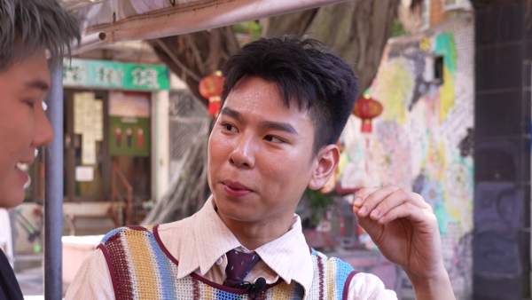 張與辰長洲掃街狂擦8款大魚蛋!行仔不耐辣飆汗照演 導演未喊Cut顯專業