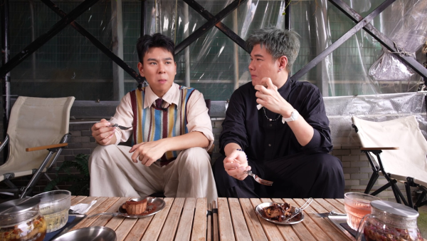 張與辰長洲掃街狂擦8款大魚蛋!行仔不耐辣飆汗照演 導演未喊Cut顯專業