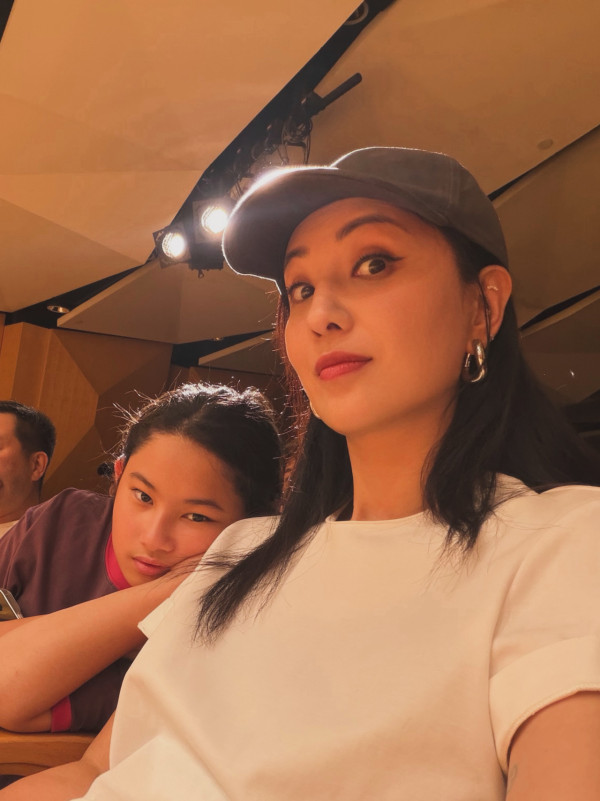 45歲女藝人IG突晒抱B相宣布喜訊！疑秘密生二胎極低調：屋企多咗一個新成員