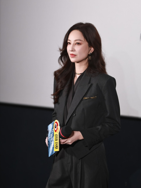 45歲女藝人IG突晒抱B相宣布喜訊！疑秘密生二胎極低調：屋企多咗一個新成員