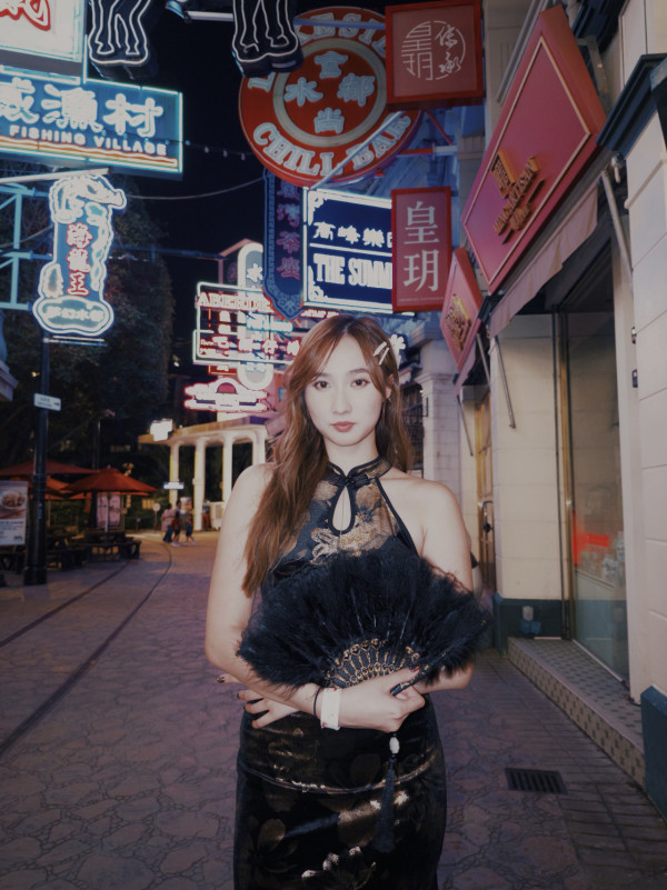 鍾柔美Yumi晒萬聖節造型挑戰性感旗袍！心口邪惡開窿強烈反差感自嘲carry唔到