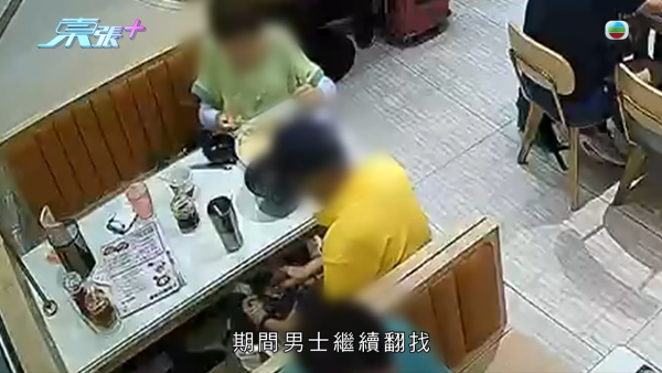 青衣茶餐廳驚現長者神偷！公開12分鐘CCTV揭坐卡位偷5000蚊現金 77歲翁與83歲婦極速被捕