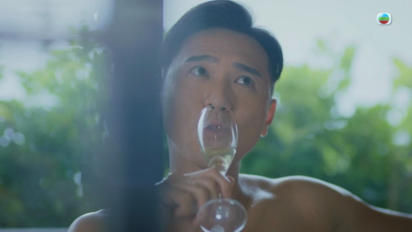 璀璨之城｜再度大灑鹽花輪到蔣家旻裸背戲！不倫戀大膽玉帛相見 鏡頭特寫畫面香艷