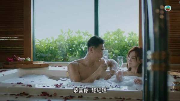 璀璨之城｜再度大灑鹽花輪到蔣家旻裸背戲！不倫戀大膽玉帛相見 鏡頭特寫畫面香艷