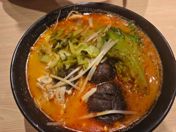 圖片來源:小紅書@Anti_dis 內地客遊港尖沙咀食店結帳 不滿手機支付「港幣人民幣1:1」拒退錢 網民反應兩極:受教訓合理