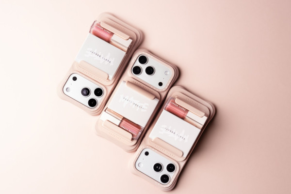 CASETiFY聯乘Fenty Beauty！首推免提隨身補妝手機殼配件