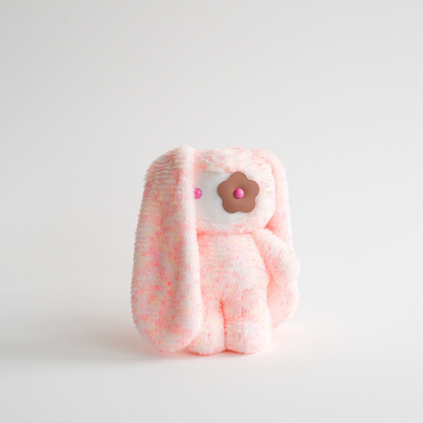 Juju Mega香港限定展覽登陸中環！未開門已大排長龍 10款毛絨兔每隻$620 