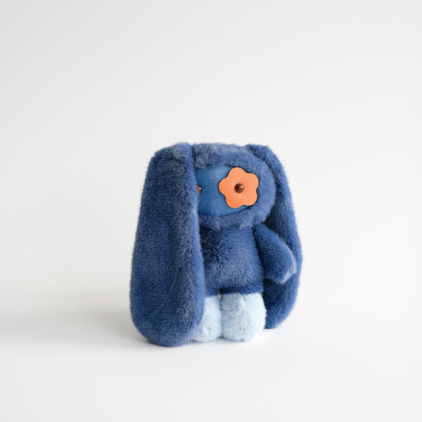 Juju Mega香港限定展覽登陸中環！未開門已大排長龍 10款毛絨兔每隻$620 