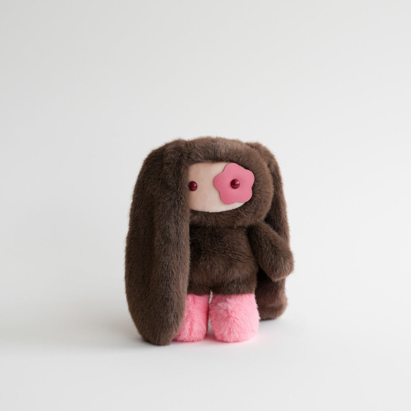 Juju Mega香港限定展覽登陸中環！未開門已大排長龍 10款毛絨兔每隻$620 