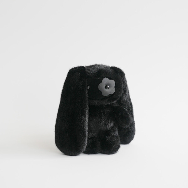 Juju Mega香港限定展覽登陸中環！未開門已大排長龍 10款毛絨兔每隻$620 