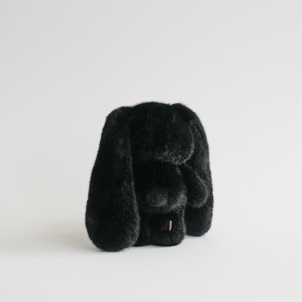 Juju Mega香港限定展覽登陸中環！未開門已大排長龍 10款毛絨兔每隻$620 