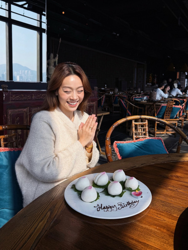黃心穎泥鯭結婚3周年高調放閃晒恩愛！甜收玫瑰花慶祝「皮婚」幸福滿瀉