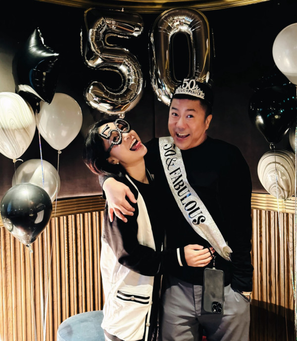 黃心穎泥鯭結婚3周年高調放閃晒恩愛！甜收玫瑰花慶祝「皮婚」幸福滿瀉