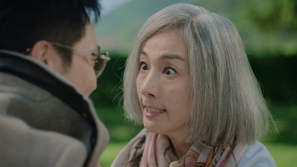 璀璨之城｜55歲江美儀演47歲吳卓羲阿媽！親認每星期漂頭漂到頭髮全斷 因年齡差距曾有心理關口